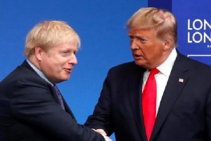 Thủ tướng Anh khuyên Tổng thống Trump: Hãy nghe lời bác sĩ