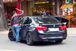 Thanh niên đập phá chiếc BMW sau va chạm xe