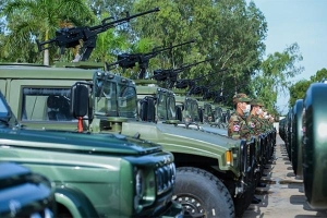 Trung Quốc tặng 75 xe quân sự cho Campuchia