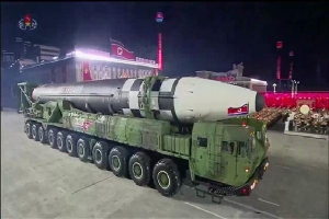 Hàn Quốc họp khẩn sau khi Triều Tiên khoe tên lửa mới