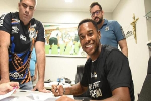 Robinho đầu quân cho CLB cũ Santos với mức lương không tưởng