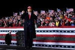 Bầu cử Mỹ: Ông Trump tăng tốc thu phục cử tri trước phiên tranh luận cuối