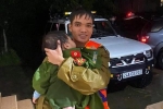 Chiến sĩ dùng cảnh phục ủ ấm cho bé 2 tuổi ở Quảng Bình