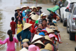 Câu chuyện cứu trợ sau trận 'đại hồng thủy' ở Quảng Bình: Điều tiết thế nào để tránh tình trạng người dân nơi thừa, nơi thiếu