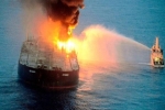Phát hiện tàu chở dầu Nga cháy nổ dữ dội trên biển