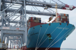 CLIP: Cận cảnh 'siêu tàu' container cập cảng Quốc tế Cái Mép