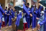 Vợ chồng Thủy Tiên phát tiền cho gần 1.000 hộ dân Quảng Bình, bà con cười hạnh phúc