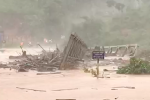 Clip: Thác nước ở Kon Tum tuôn trào dữ dội sau bão số 9, dòng nước đục ngầu chảy cuồn cuộn khiến nhiều người sợ hãi