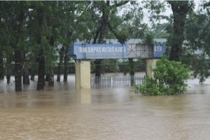 Hoàn lưu bão số 9 gây mưa gió lớn, hơn 28.000 học sinh ở Hà Tĩnh nghỉ học
