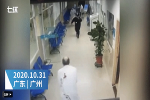 Kinh hoàng khoảnh khắc bác sĩ bị truy sát: Bệnh nhân bất ngờ đột nhập và rượt đuổi khắp bệnh viện, sau khi chém người đã nhảy lầu tự tử