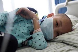 Bé gái 6 tuổi bị ung thư máu sau khi ngủ trên tấm nệm mới và sự thật hãi hùng