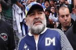 Maradona phải phẫu thuật não, CĐV đến bệnh viện cầu nguyện
