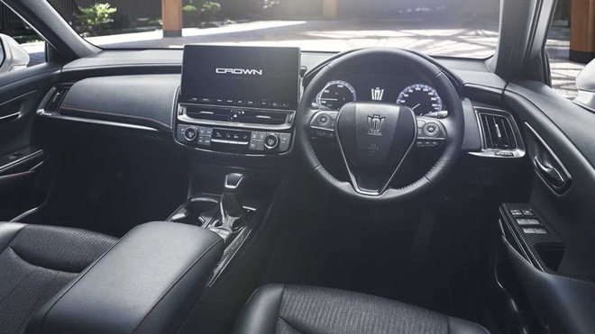 Toyota Crown 2021 chỉ có 1 màn hình trung tâm.