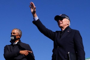 'Bức tường xanh' trỗi dậy, ông Biden thắng cả Wisconsin và Michigan