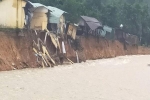 Nước lũ dâng cao làm sạt lở, cuốn trôi 14 nhà dân ở Quảng Nam