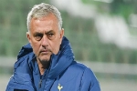Mourinho bị cấm chỉ đạo 1 trận ở Europa League