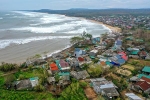 Dân Quảng Ngãi lo sóng lớn đánh sập nhà trong bão số 13