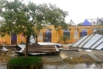 Bệnh viện, trường học tốc mái do bão Vamco