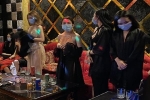 Bắt quả tang 16 nữ tiếp viên ăn mặc 'mát mẻ' phục vụ khách hát karaoke