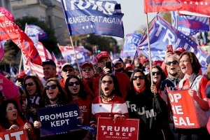 Người ủng hộ đổ về Washington yêu cầu '4 năm nữa cho Tổng thống Trump'