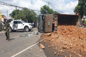 Tai nạn liên hoàn giữa xế hộp, xe ben và bán tải ở Bà Rịa - Vũng Tàu