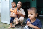2 đứa trẻ đói ăn ở nhà chờ mẹ vào viện chăm cha bị tai nạn mà không đủ tiền chữa trị: 'Mẹ ơi, cha con đâu rồi'