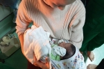 Bỏ bé sơ sinh trong thùng rác: Miệng, mũi bị chẹn giấy