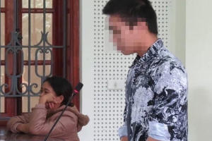 Vụ bé 5 tuổi bị trói 2 tay tử vong trong nhà hoang ở Nghệ An: Bị cáo bật khóc xin lỗi gia đình nạn nhân tại tòa, bị tuyên phạt 15 năm tù