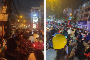 Người dân 'chôn chân' cả tiếng trên phố Hà Nội: Buổi tối thứ 5 kinh hoàng, chật vật về nhà