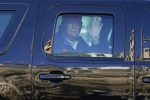 'Ông Trump đang ném đá qua cửa sổ'