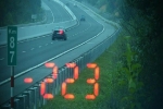 Vội đi ăn cưới, tài xế BMW phóng như bay với tốc độ 223 km/giờ trên cao tốc