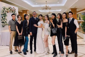 Việt Anh, 'cá sấu chúa' Quỳnh Nga, Phanh Lee và hội bạn bè nổi tiếng quy tụ trong tiệc mời cưới của MC Thu Hoài
