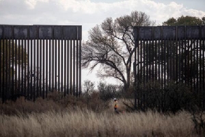 Ông Trump chạy đua để xây xong tường biên giới