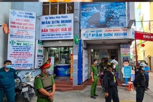 Công an Đồng Nai bao vây khám xét nhà thuốc Sơn Minh - Sĩ Mẫn ở Biên Hòa
