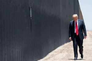 Ngừng xây dựng tường biên giới của ông Trump sẽ tốn kém