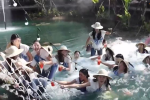 Cầu sập khiến 30 thí sinh Hoa hậu Thái Lan rơi xuống ao nước bẩn