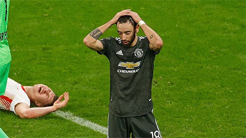 Ferdinand chỉ ra sai lầm chí tử khiến M.U bị loại khỏi Champions League