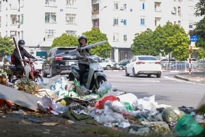 Hà Nội: Bãi rác tự phát 'mọc' lên như nấm, nhiều tuyến đường 'chìm' trong ô nhiễm