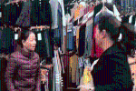 Clip: Kẻ gian 'ôm nhầm' túi quần áo ở chợ Ninh Hiệp bị bắt tận tay, câu chuyện cảnh giác cho dân buôn và bất ngờ đến từ thái độ của dân mạng