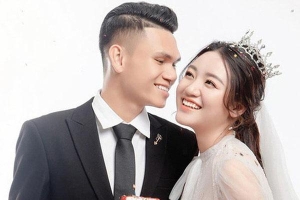 Hé lộ ảnh cưới của Xuân Mạnh và bạn gái: Ngọt ngào đúng nghĩa