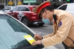 Hà Nội: Tài xế ngỡ ngàng khi bị CSGT dán thông báo phạt nguội lên ôtô