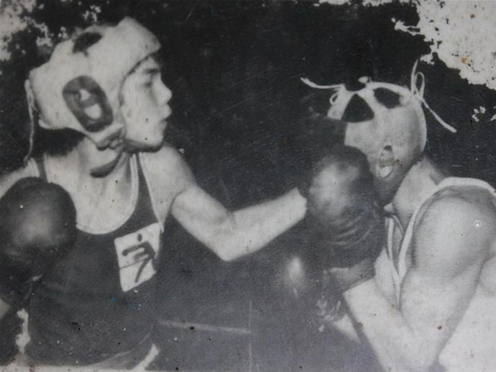 Thanh Hồng (phải) và Tấn Hồng trong trận tranh hùng năm 1963.