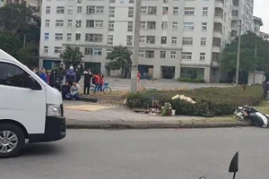 Hà Nội: Nam thanh niên đi xe máy bị hất tung sau va chạm với xe buýt, tử vong tại chỗ