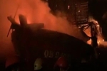 Quảng Bình: 1 tàu cá bất ngờ bốc cháy ngùn ngụt trong đêm