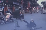 2 thanh niên rượt đuổi, đánh nhau giữa ngã tư sau pha va chạm giao thông