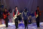 Dân mạng xúc động chia sẻ lại clip vợ chồng nghệ sĩ Chí Tài cùng ban nhạc trình diễn mừng Giáng sinh 28 năm trước