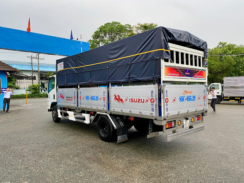 Isuzu NQR75LE4 dòng xe tải Isuzu bán chạy nhất thị trường.