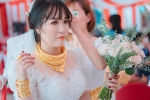 Đám cưới 'khủng' ở Bình Dương: Bất ngờ phản ứng của cô dâu khi được mẹ tặng 20 cây vàng