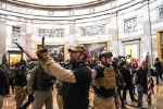 Cảnh hỗn loạn bên trong Điện Capitol: Cảnh sát chạy rút lui, 'run rẩy' trước người biểu tình