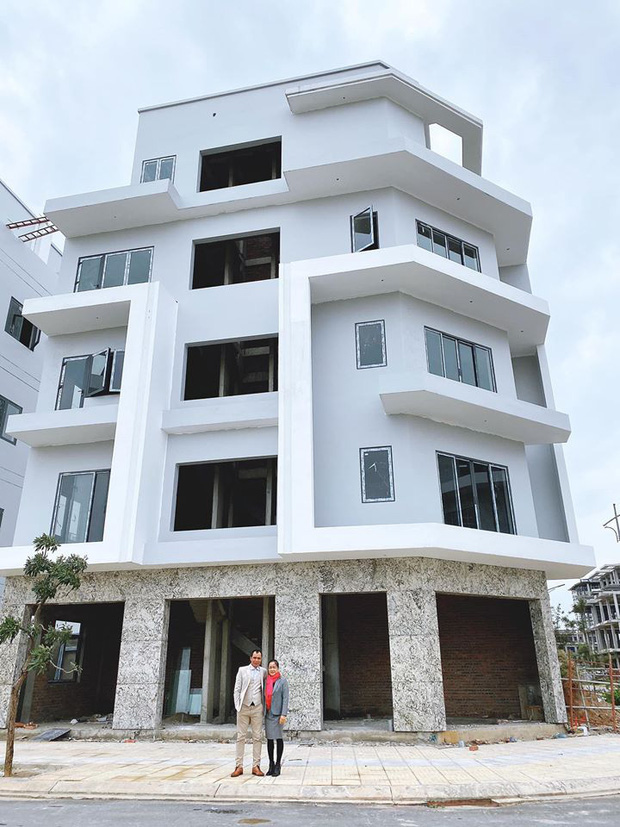 Hoà Minzy xây dựng biệt thự cho bố mẹ ở quê nhà.